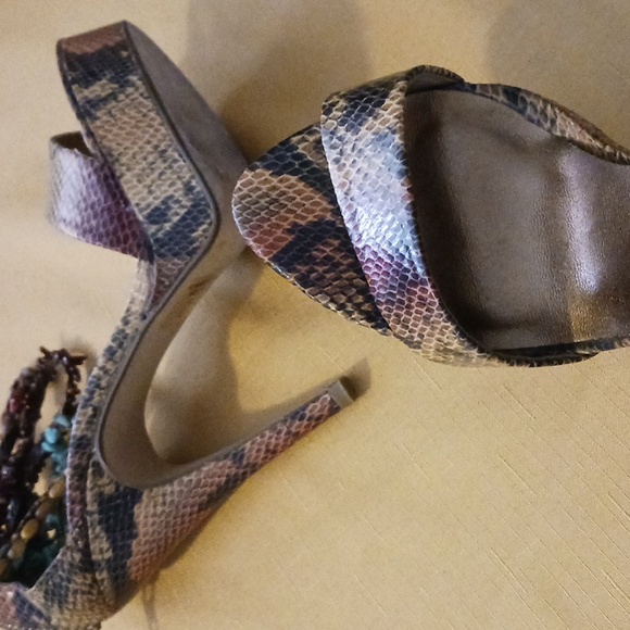 Womans  snake print platform heels size 7 - Picture 12 of 15